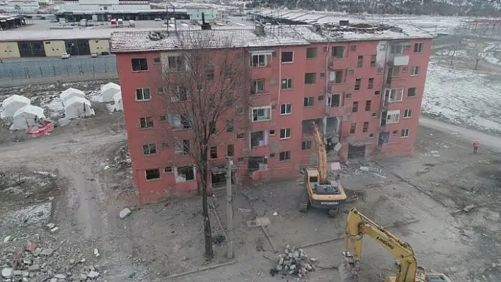 331 adet konutun yıkımına start verildi