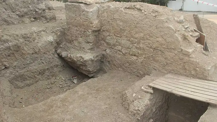 Elazığ'da kentsel dönüşüm kazısında Osmanlı dönemine ait tarihi kilise bulundu