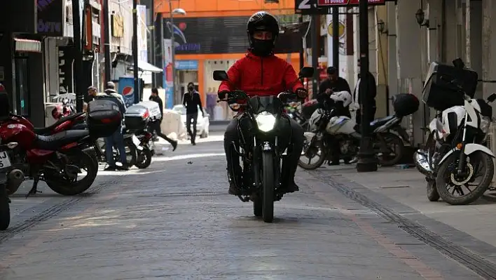 Elazığ'da kısıtlamada herkes evde, onlar görevde