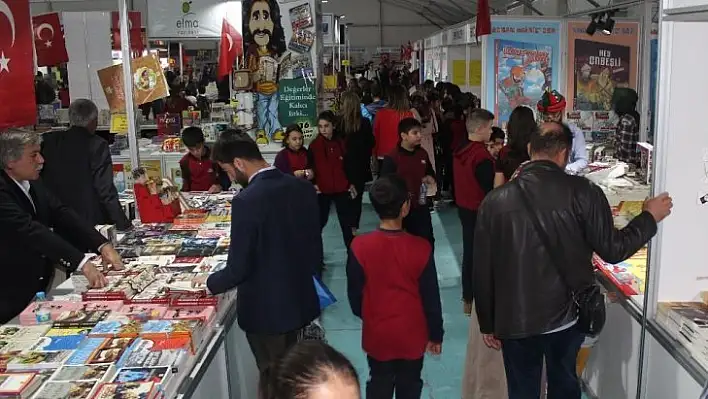 Elazığ'da kitap fuarına yoğun ilgi devam ediyor