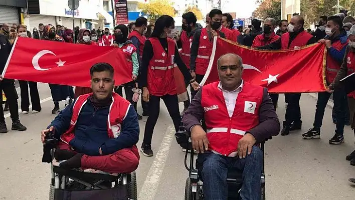 Elazığ'da Kızılay Haftası yürüyüşü