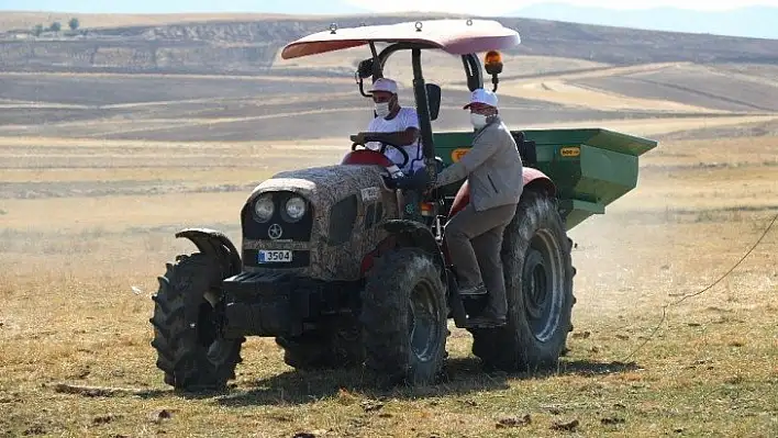 Elazığ'da meralar gübrelendi