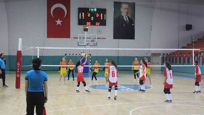 Elazığ'da Okul Sporları Voleybol Müsabakaları başladı