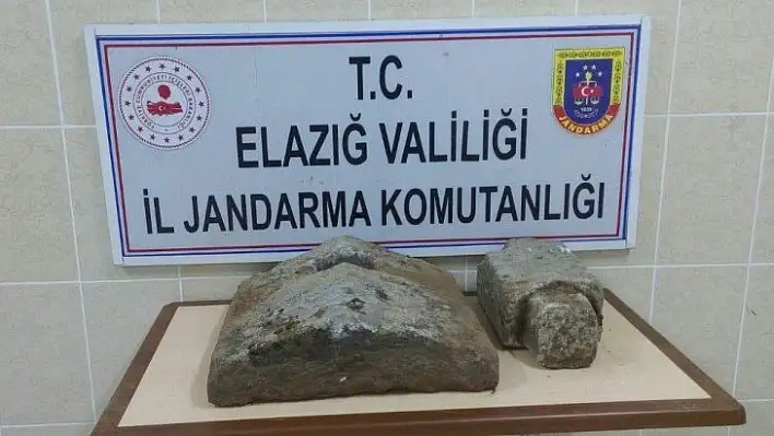 Elazığ'da Osmanlı dönemine ait sanduka kapağı ele geçirildi