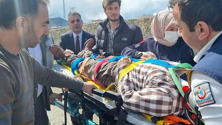 Elazığ'da otomobil takla attı: 2 yaralı