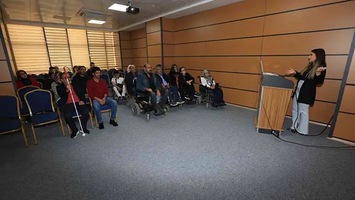 Elazığ'da özel bireylere seminer verildi