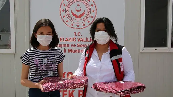 Elazığ'da resim, şiir ve kompozisyon yarışmasında dereceye girenlere ödülleri verildi