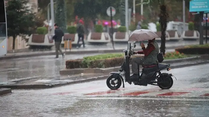 Elazığ'da sağanak yağış etkili oluyor