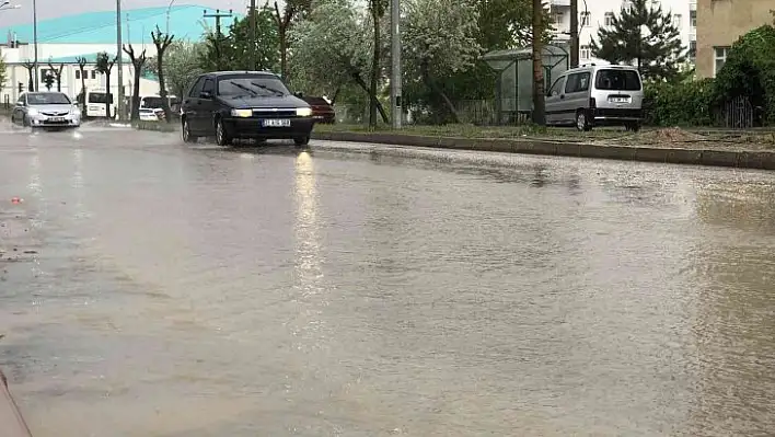 Elazığ'da sağanak yağış etkili oldu