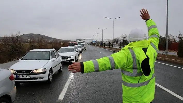 Elazığ'da şehirler arası yollarda kış lastiği denetimi