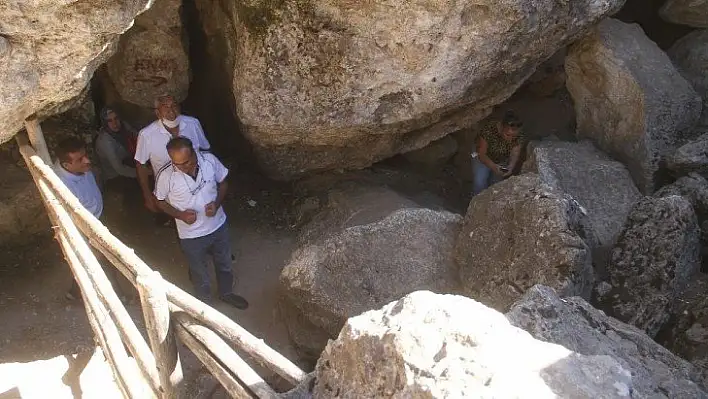 Elazığ'da serinleten mekan 'Buzluk Mağarası'