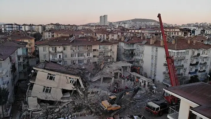 Elazığ'da süren enkaz çalışmaları havadan görüntülendi