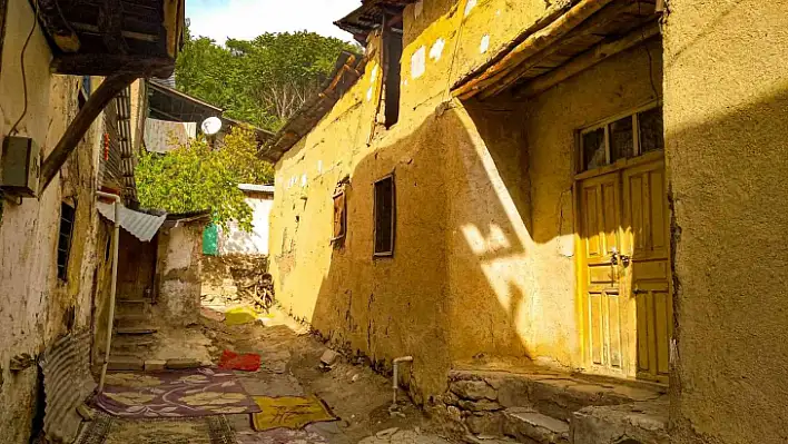 Elazığ'da tarihi konaklar sonbahar renklerine büründü