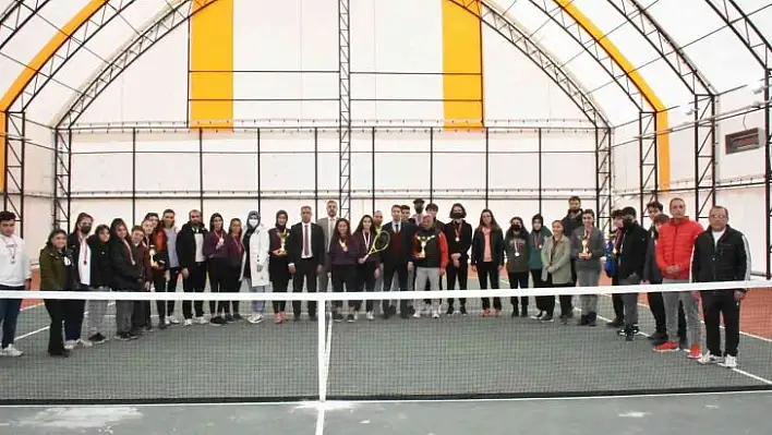 Elazığ'da tenis müsabakaları tamamlandı