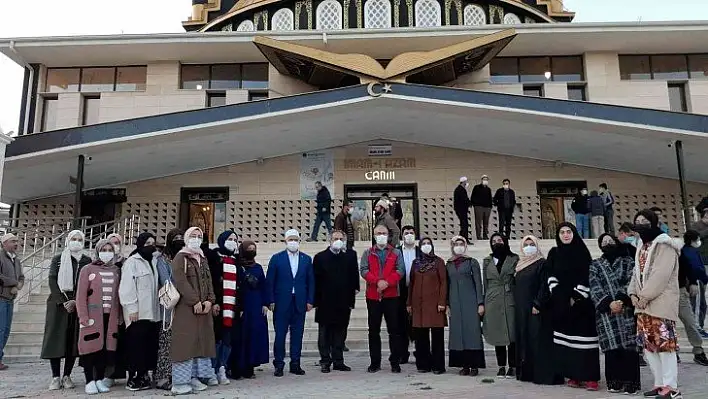 Elazığ'da tesbihat ve sohbet programı düzenlendi