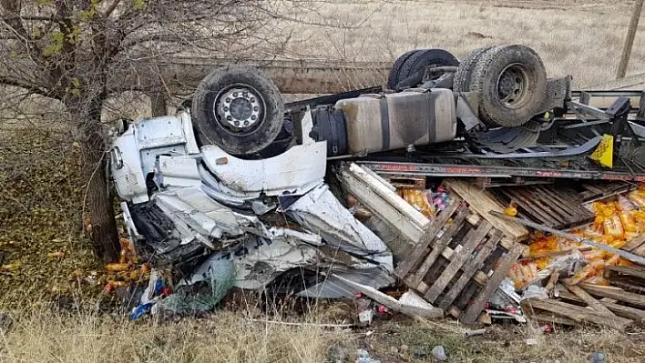 Elazığ'da tır devrildi: 1 yaralı