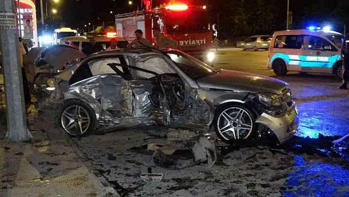 Elazığ'da trafik kazası: 3  yaralı