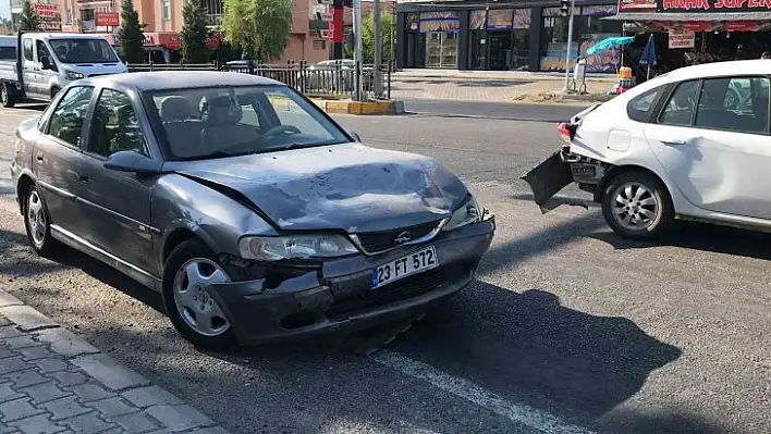 Elazığ'da trafik kazası: 3 yaralı