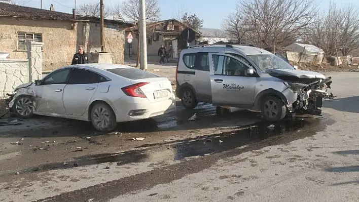 Elazığ'da trafik kazası: 3 yaralı