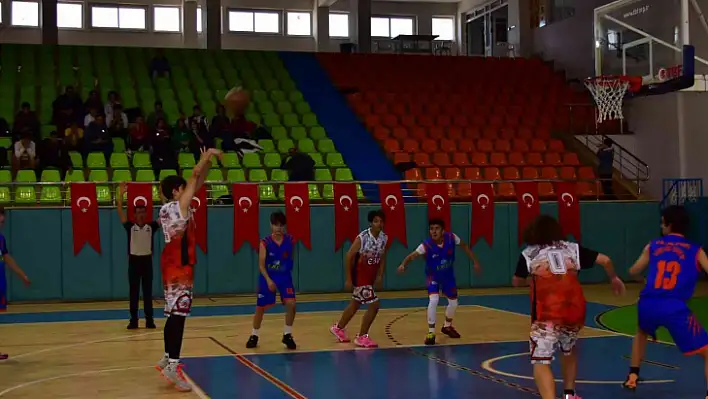 Elazığ'da U16 Basketbol Yerel Lig müsabakaları başladı