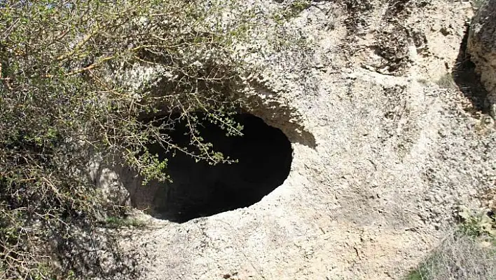 Elazığ'da Urartular döneminden kalma kaya mezarlarının turizme kazandırılması bekleniyor