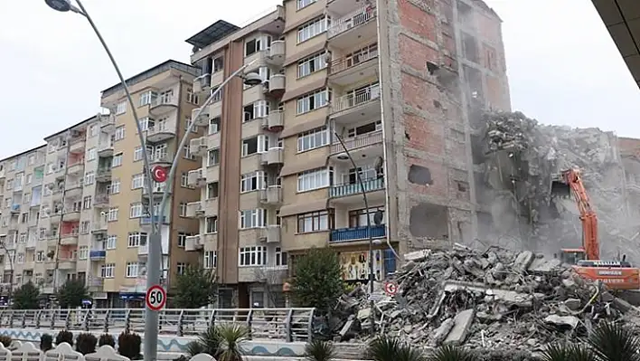 Elazığ'da ve ilçelerde kaç ağır hasarlı bina var? 