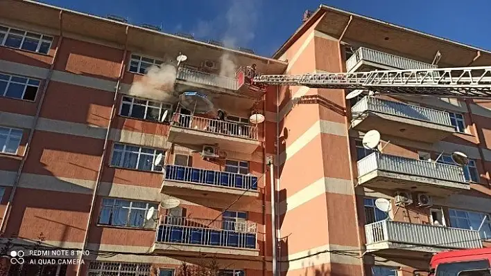 Elazığ'da yangın, 6 kişi dumandan etkilendi