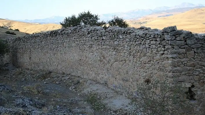 800 yıllık manastır restore edilmeyi bekliyor