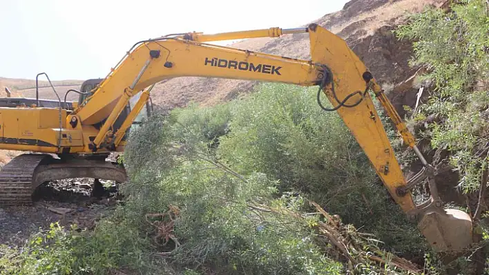 Elazığ derelerinde ıslah çalışması sürüyor