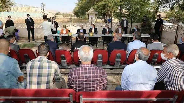 Elazığ il protokolü, Aksaray Mahallesi  sakinleriyle bir araya geldi