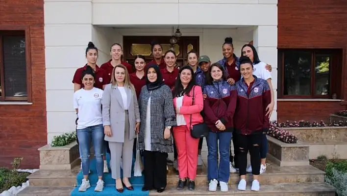 Elazığ'ın basketbol takımını, Berihan Kaldırım ağırladı