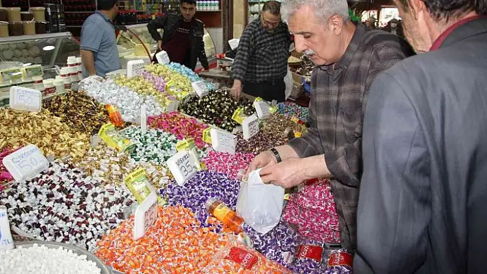 Elazığ Kapalı Çarşı'da bayram yoğunluğu