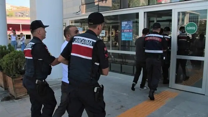 Elazığ merkezli 3 ilde silah ticareti operasyonu: 3 tutuklama