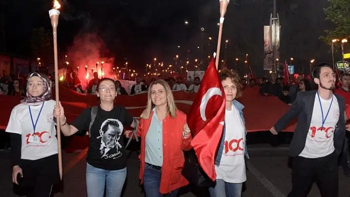 Elazığ'da 'Fener Alayı ve Gençlik Yürüyüşü'