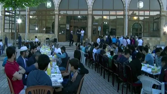 Elazığ'da kimsesiz çocuklar için iftar programı düzenlendi