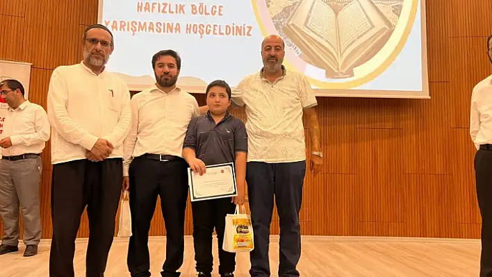 Elazığlı hafızlar bölge birincisi oldu