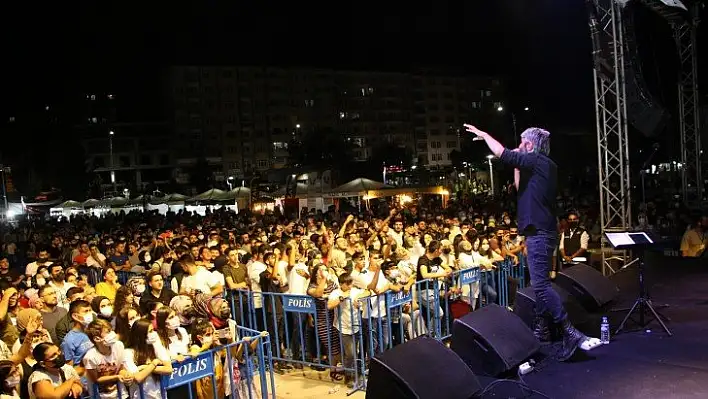 Elazığlılar Salçalı Köfte Festivalinde Zafer Döner'le coştu