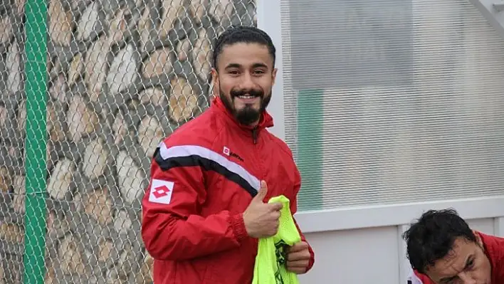 Elazığspor'da Eren, 212 gün sonra formasına kavuştu