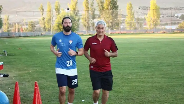 Elazığspor'un 39 yaşındaki kaptanı Yiğitcan, yıllara meydan okuyor