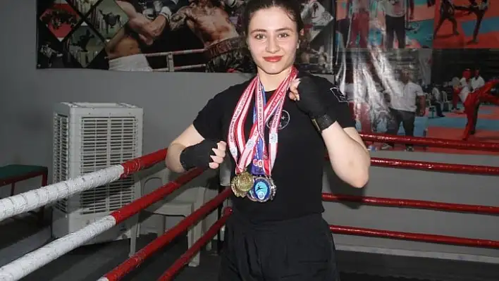 Elif, Kick Boks'ta Milli Takım'a yükselmek istiyor