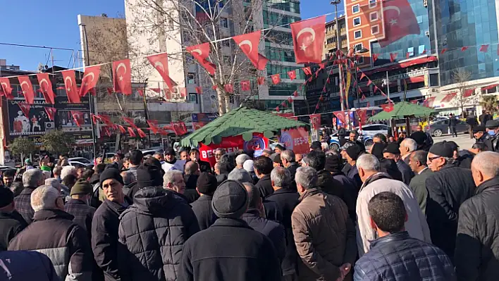 Emekliler düşük zammı protesto etti