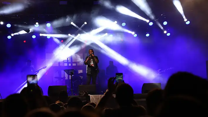 Fırat Üniversitesi 50. Yıl Festivali Rock Konseriyle devam etti