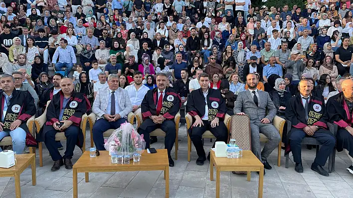 Fırat Üniversitesi'nde mezuniyet coşkusu