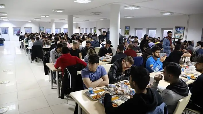 Fırat Üniversitesi'nden Anlamlı Kampanya: Ailesinden uzak öğrencilere bir iftar da siz verin!