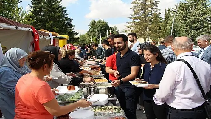 F.Ü Kadınlar Kolundan Yardım Kermesi