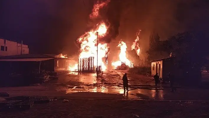 Gaziantep'te palet fabrikasında yangın