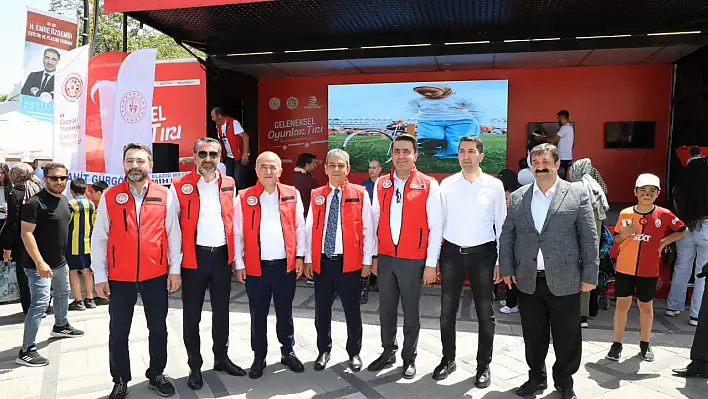 Geleneksel Oyunlar Tırı, Elazığ'da çocuklarla buluştu