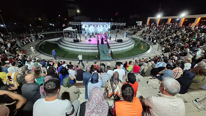 Gezici Tiyatro Şenliği, Ataşehir Mahallesi'ndeydi