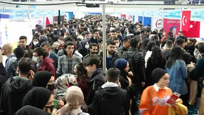 Güneydoğu Kariyer Fuarı'na binlerce öğrenci akın etti