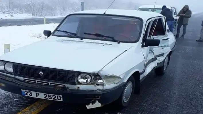 Elazığ-Bingöl yolunda kaza:3 yaralı